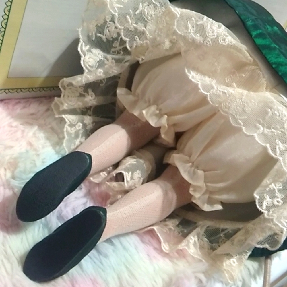 NIB Emerald Memories Doll From The Victorian Fantasies By Linda Mason - Picture 15 of 16